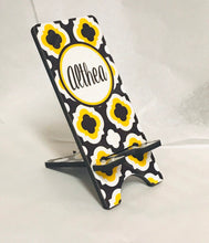 Load image into Gallery viewer, Quatrefoil Phone Stand