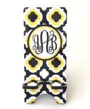 Load image into Gallery viewer, Quatrefoil Phone Stand
