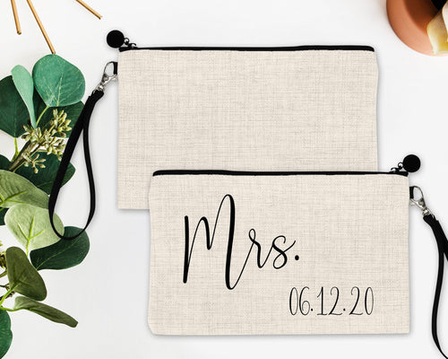 Mrs. Personalized Make up bag. Great Summer Bachelorette or Girls Weekend Favors. Make up bag Summer Party Favors! Summer Party Gifts!